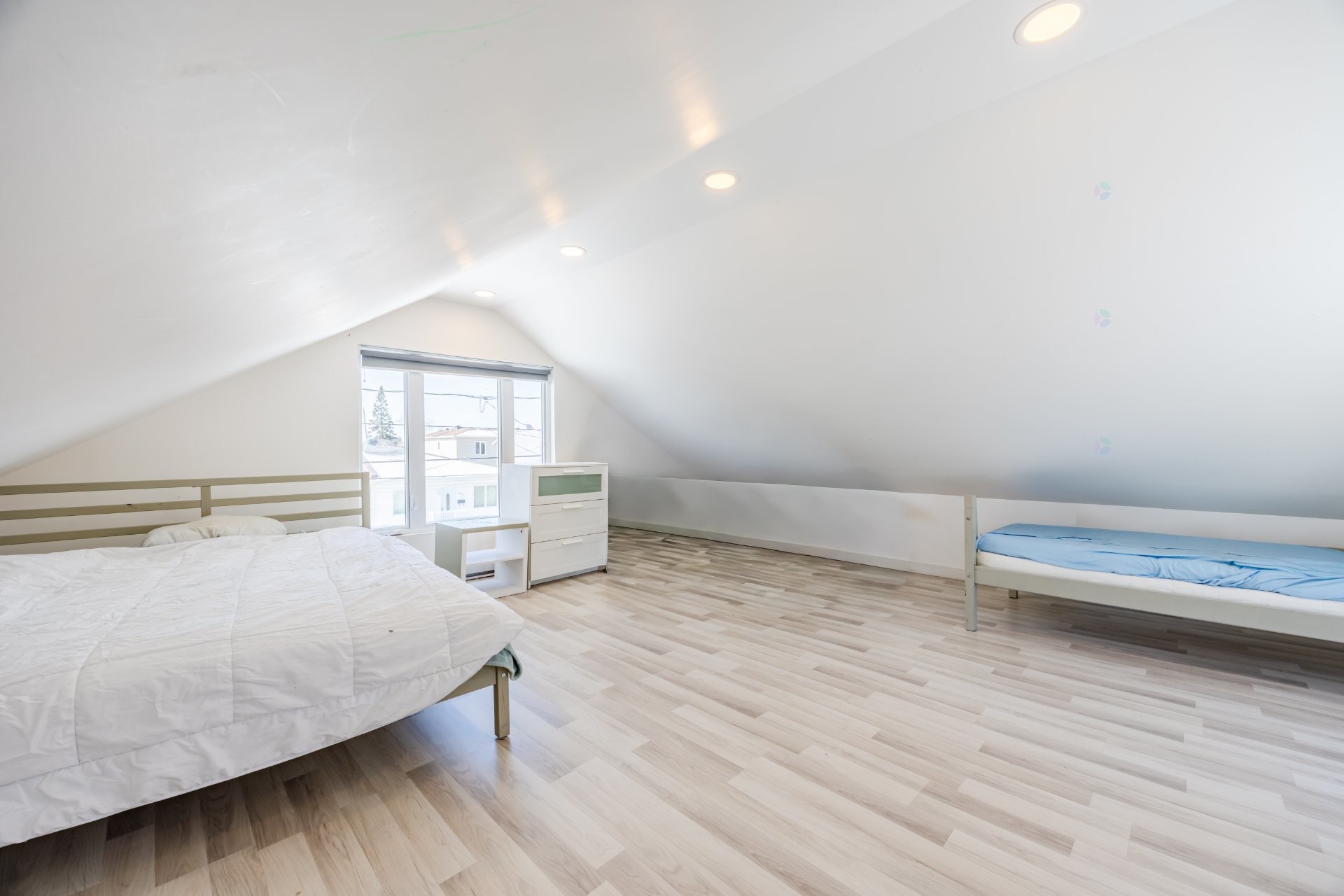 









545


Rue St-André

,
Laval (Pont-Viau),




QC
H7G3A2

