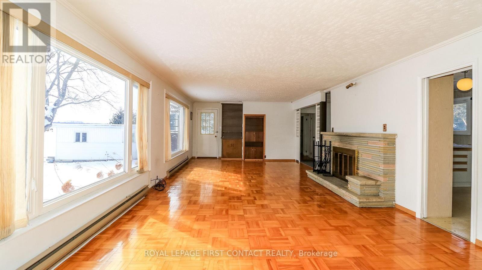 












21 GLASSFORD ROAD

,
Kawartha Lakes,




Ontario
K0M2C0

