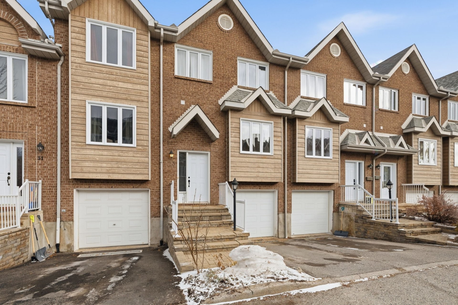 









33Z


Rue du Gisement

,
Gatineau (Hull),




QC
J8Z3J9

