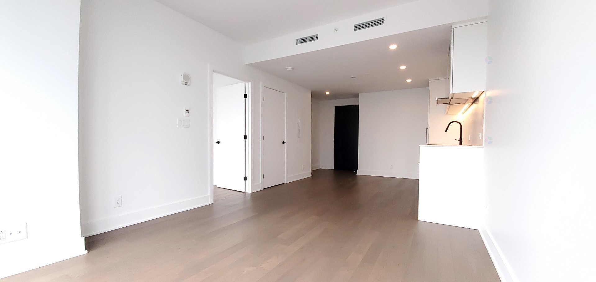 









720


Rue St-Jacques

, 4708,
Montréal (Ville-Marie),




QC
H3C1E9

