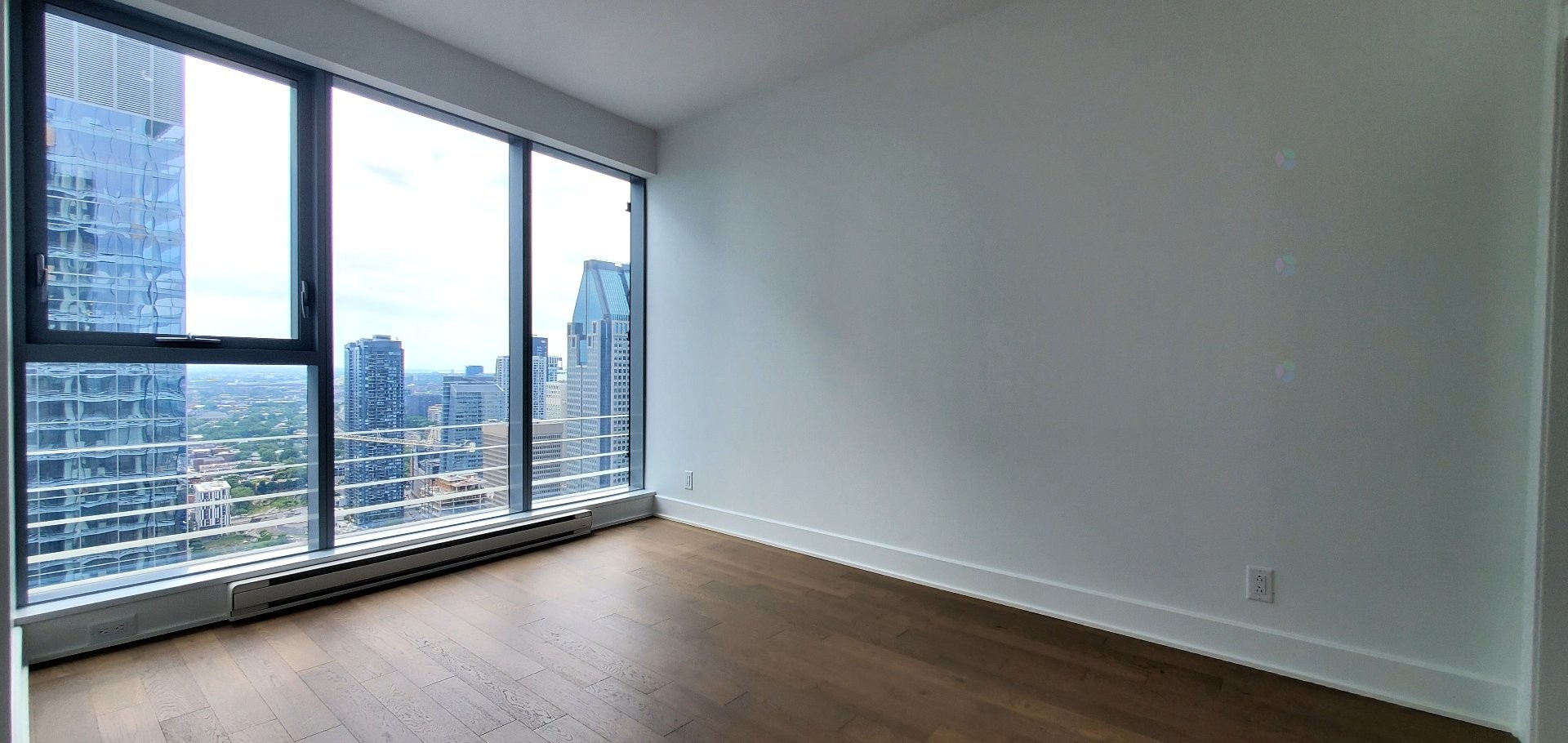 









720


Rue St-Jacques

, 4708,
Montréal (Ville-Marie),




QC
H3C1E9

