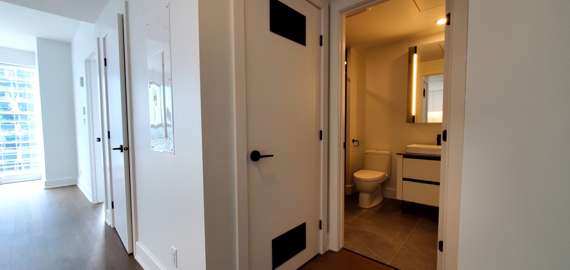 









720


Rue St-Jacques

, 4708,
Montréal (Ville-Marie),




QC
H3C1E9

