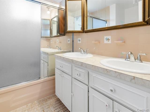 









1010


Rue Ridgewood

,
Laval (Chomedey),




QC
H7W1K8

