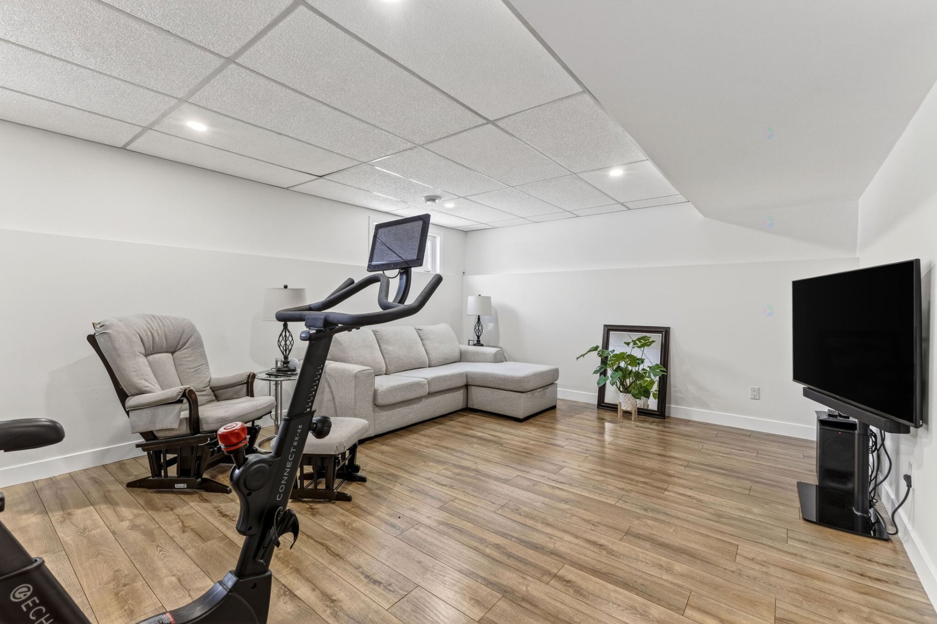 









107


Rue de Batiscan

,
Gatineau (Gatineau),




QC
J8P7S6

