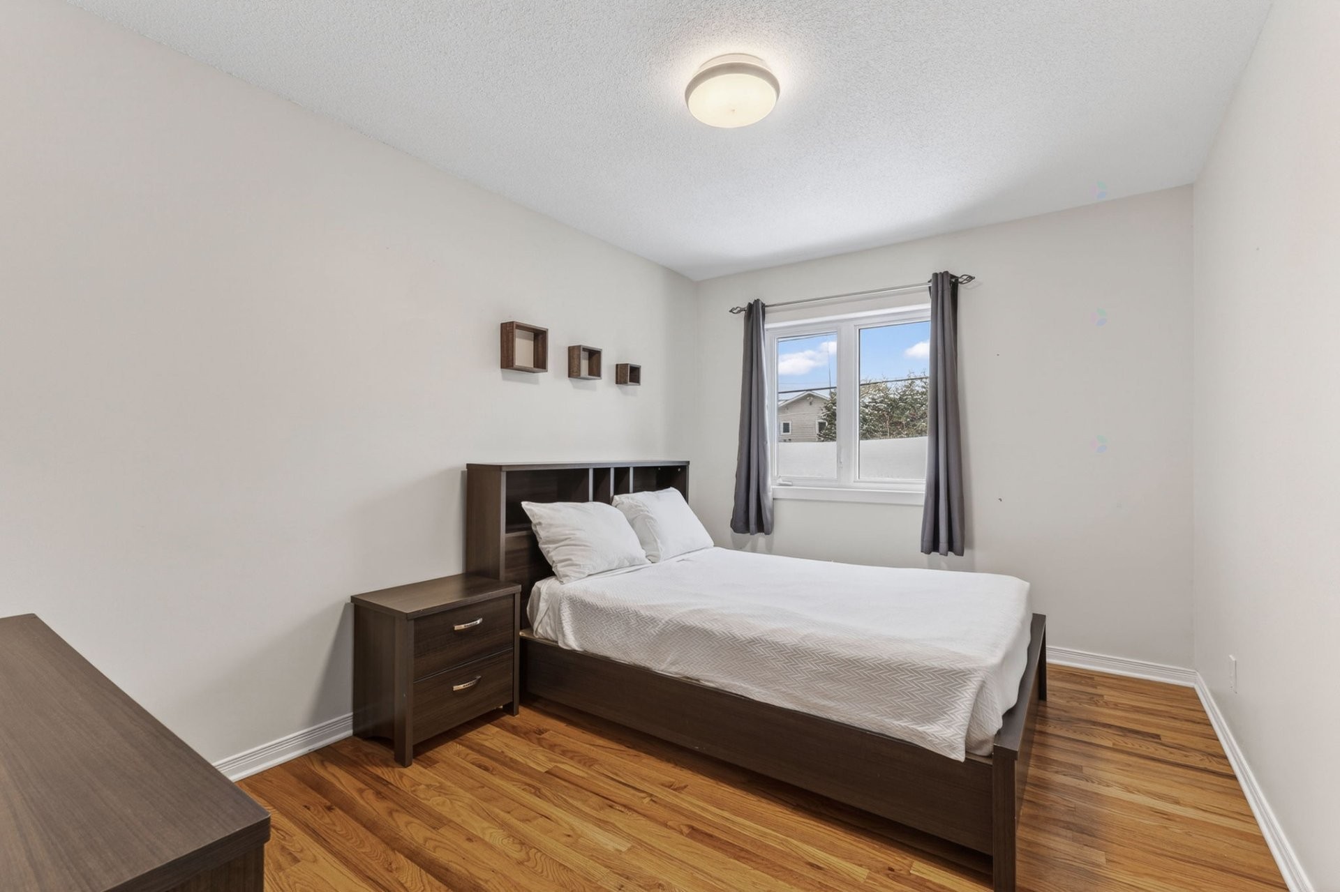 









107


Rue de Batiscan

,
Gatineau (Gatineau),




QC
J8P7S6

