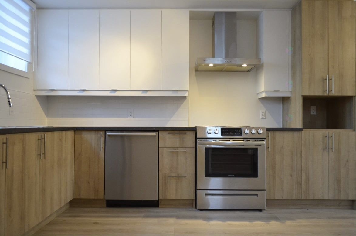 









3882


Rue Léonard

,
Longueuil (Saint-Hubert),




QC
J3Y5M2

