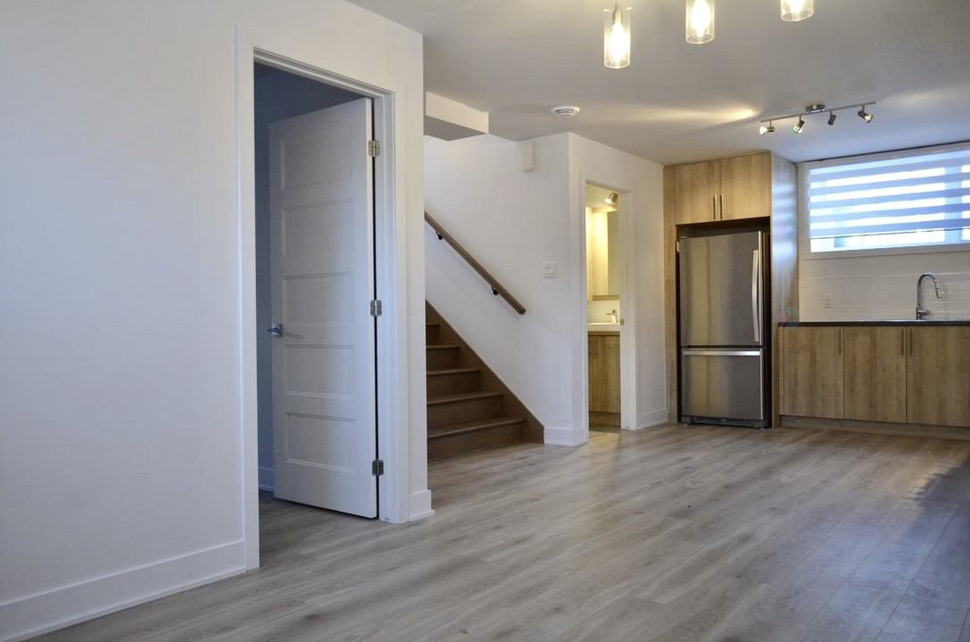 









3882


Rue Léonard

,
Longueuil (Saint-Hubert),




QC
J3Y5M2

