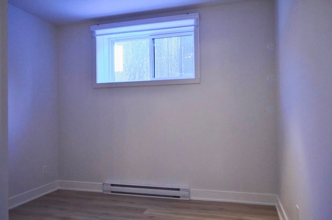 









3882


Rue Léonard

,
Longueuil (Saint-Hubert),




QC
J3Y5M2

