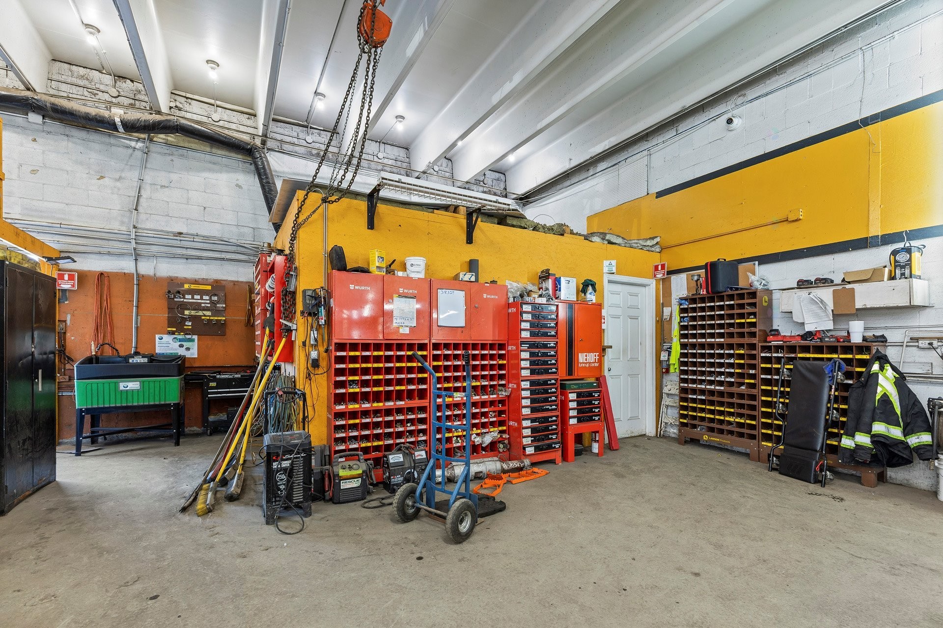 









701


Rue des Ateliers

,
Boucherville,




QC
J4B8H3

