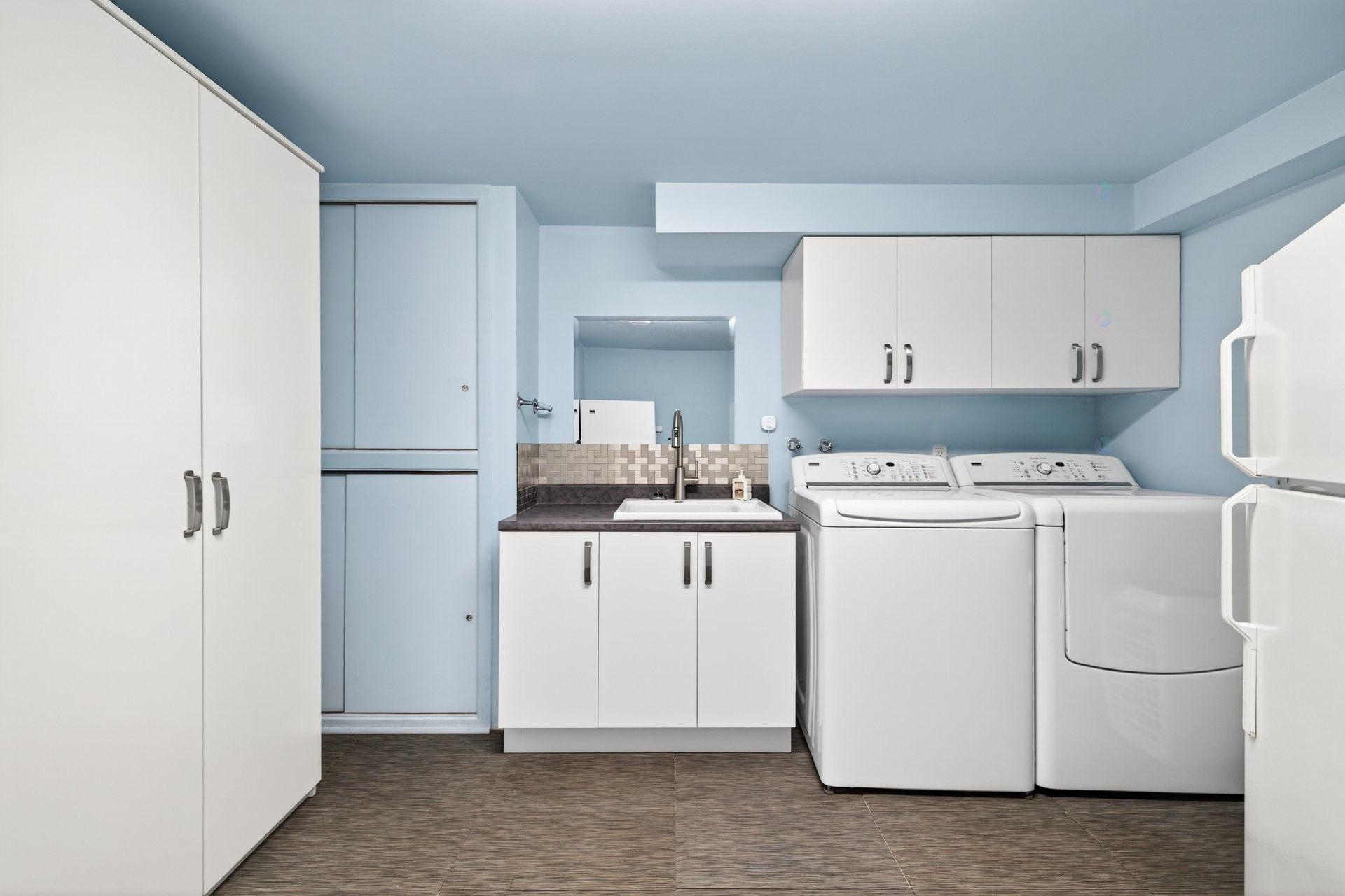 









956


Rue De Levilliers

,
Boucherville,




QC
J4B3Z2

