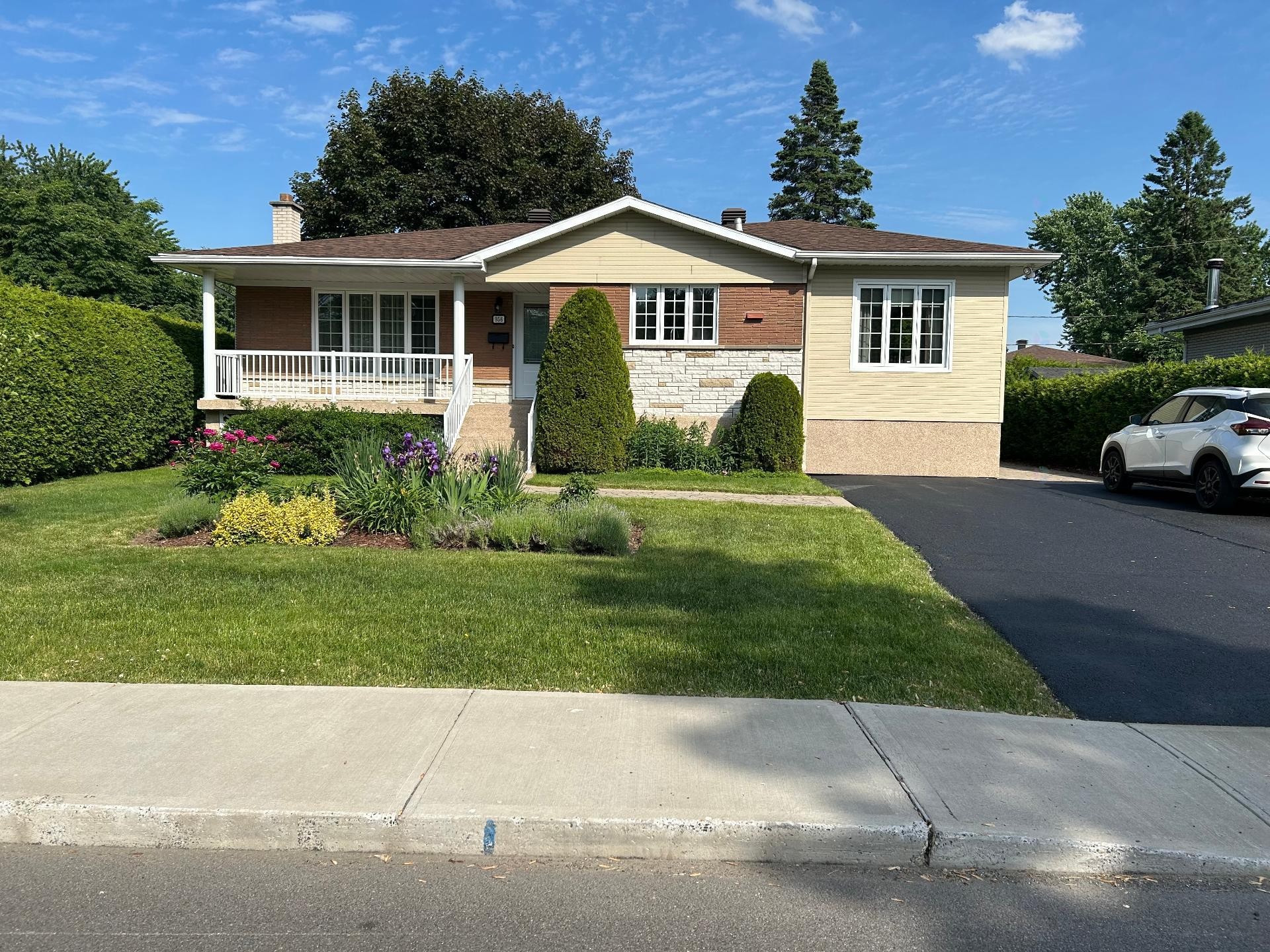 









956


Rue De Levilliers

,
Boucherville,




QC
J4B3Z2

