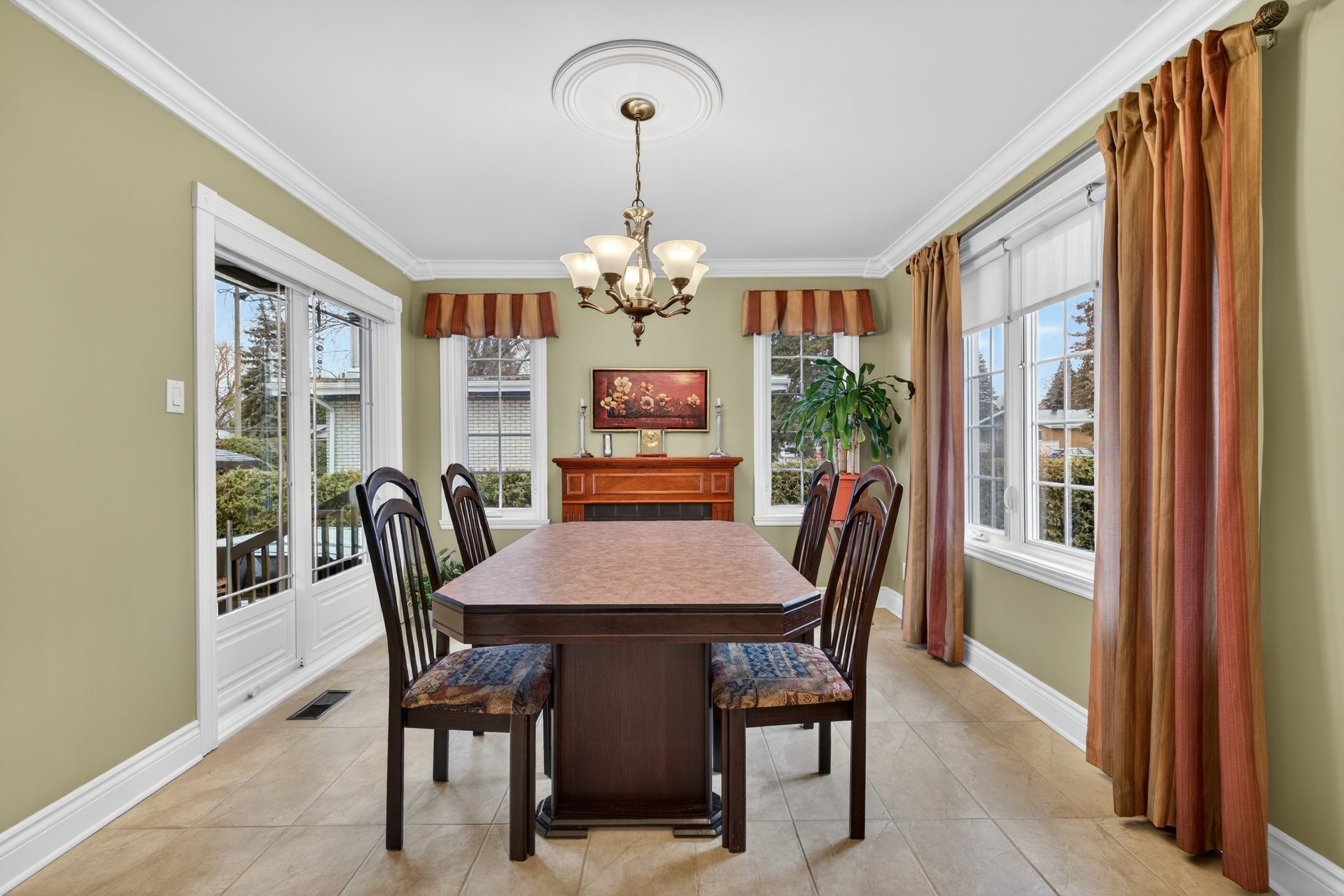 









956


Rue De Levilliers

,
Boucherville,




QC
J4B3Z2

