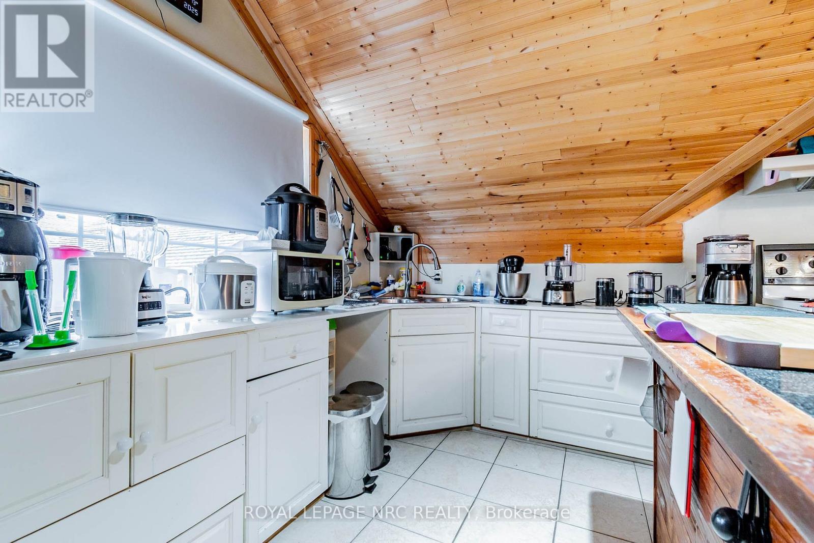












6490 THOROLD STONE ROAD

,
Niagara Falls (Morrison),




Ontario
L2J1B3

