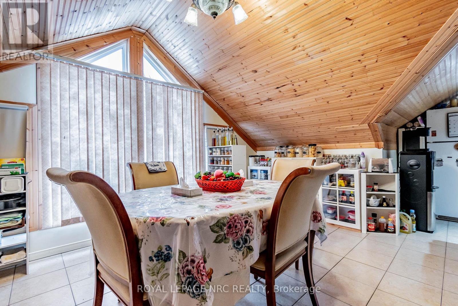 












6490 THOROLD STONE ROAD

,
Niagara Falls (Morrison),




Ontario
L2J1B3

