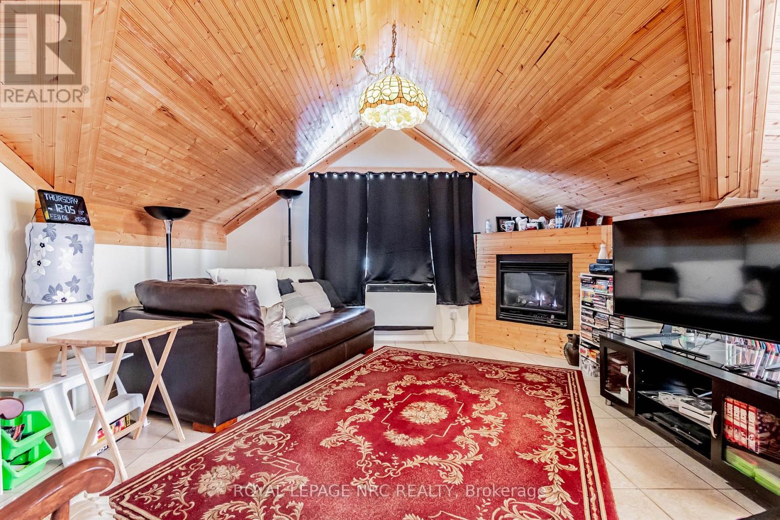 












6490 THOROLD STONE ROAD

,
Niagara Falls (Morrison),




Ontario
L2J1B3

