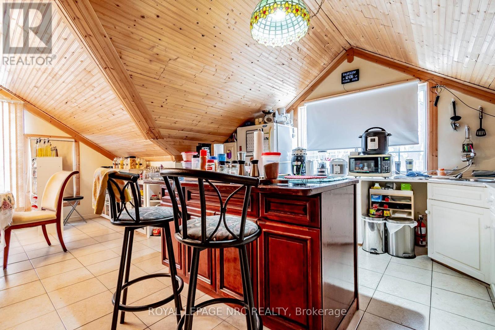 












6490 THOROLD STONE ROAD

,
Niagara Falls (Morrison),




Ontario
L2J1B3

