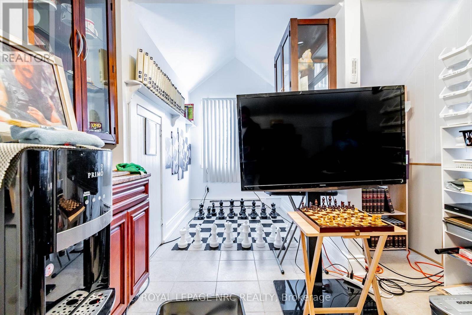 












6490 THOROLD STONE ROAD

,
Niagara Falls (Morrison),




Ontario
L2J1B3

