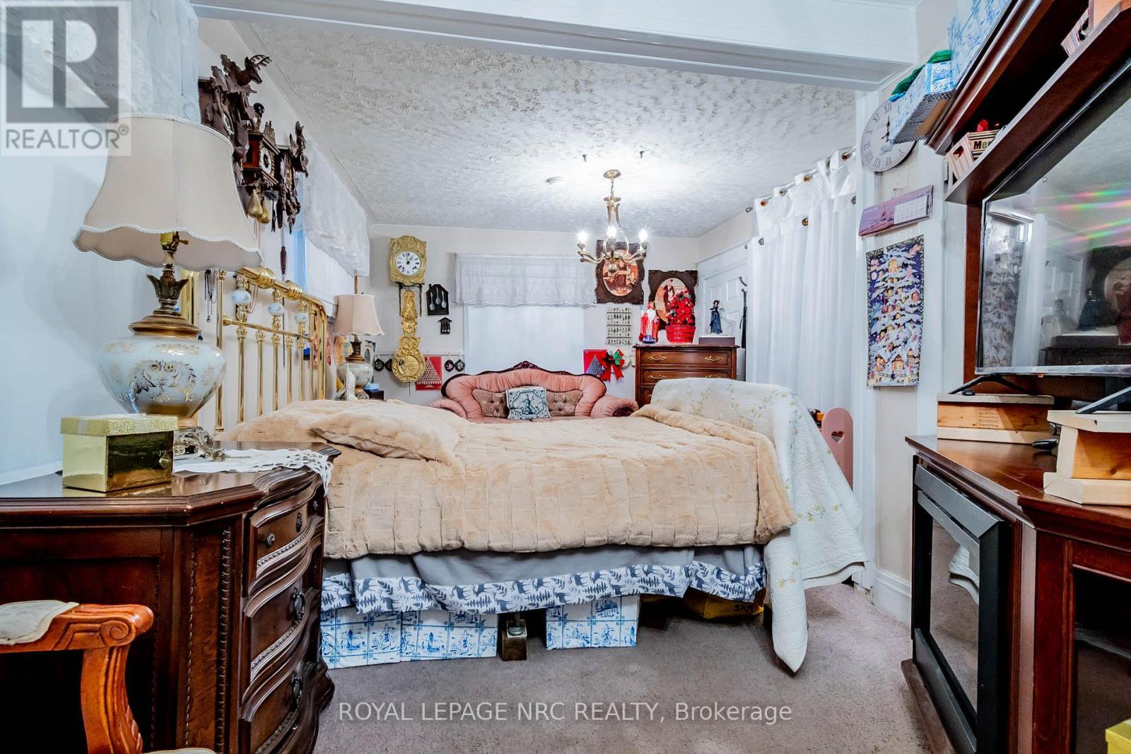












6490 THOROLD STONE ROAD

,
Niagara Falls (Morrison),




Ontario
L2J1B3

