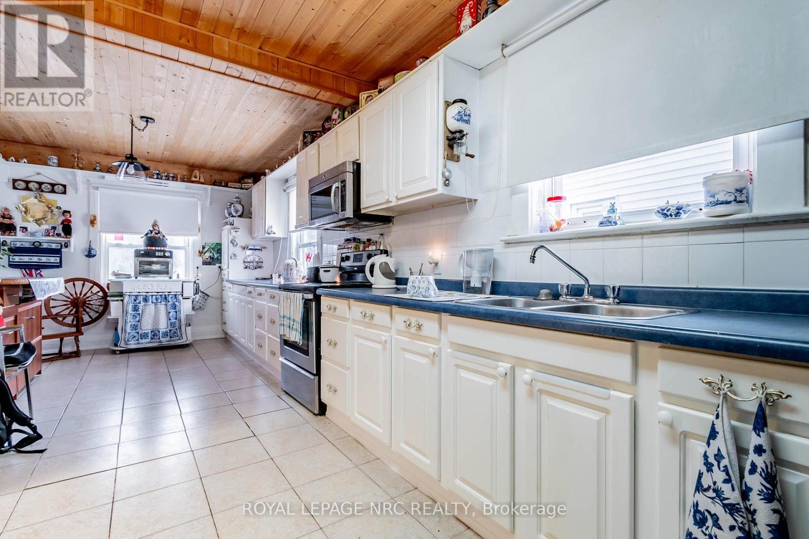 












6490 THOROLD STONE ROAD

,
Niagara Falls (Morrison),




Ontario
L2J1B3


