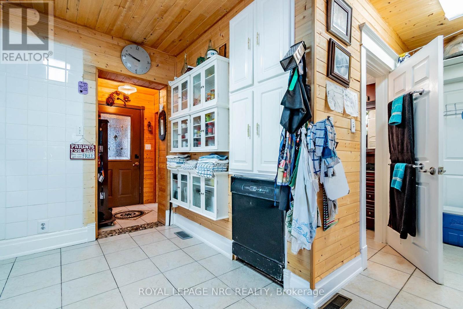 












6490 THOROLD STONE ROAD

,
Niagara Falls (Morrison),




Ontario
L2J1B3

