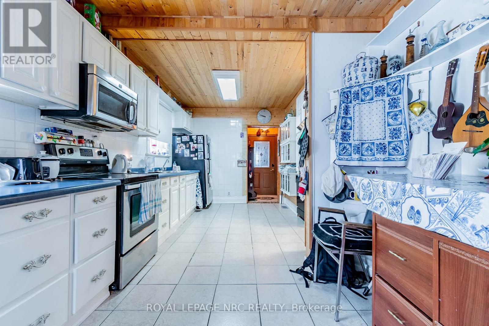 












6490 THOROLD STONE ROAD

,
Niagara Falls (Morrison),




Ontario
L2J1B3

