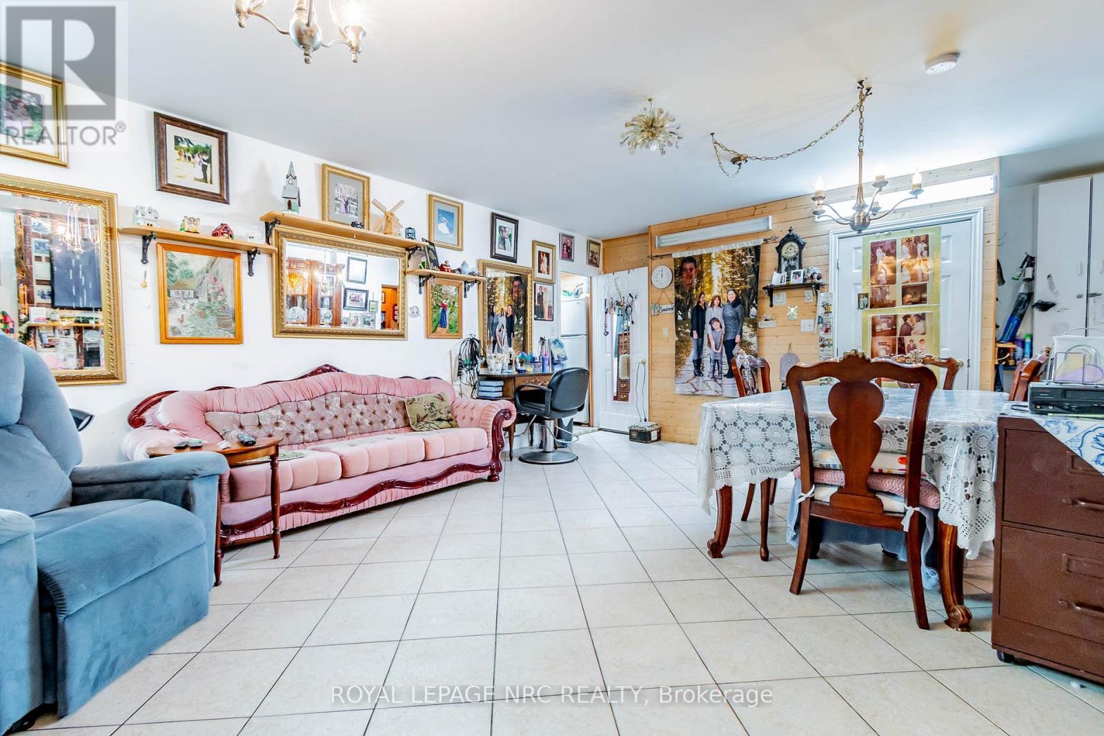 












6490 THOROLD STONE ROAD

,
Niagara Falls (Morrison),




Ontario
L2J1B3

