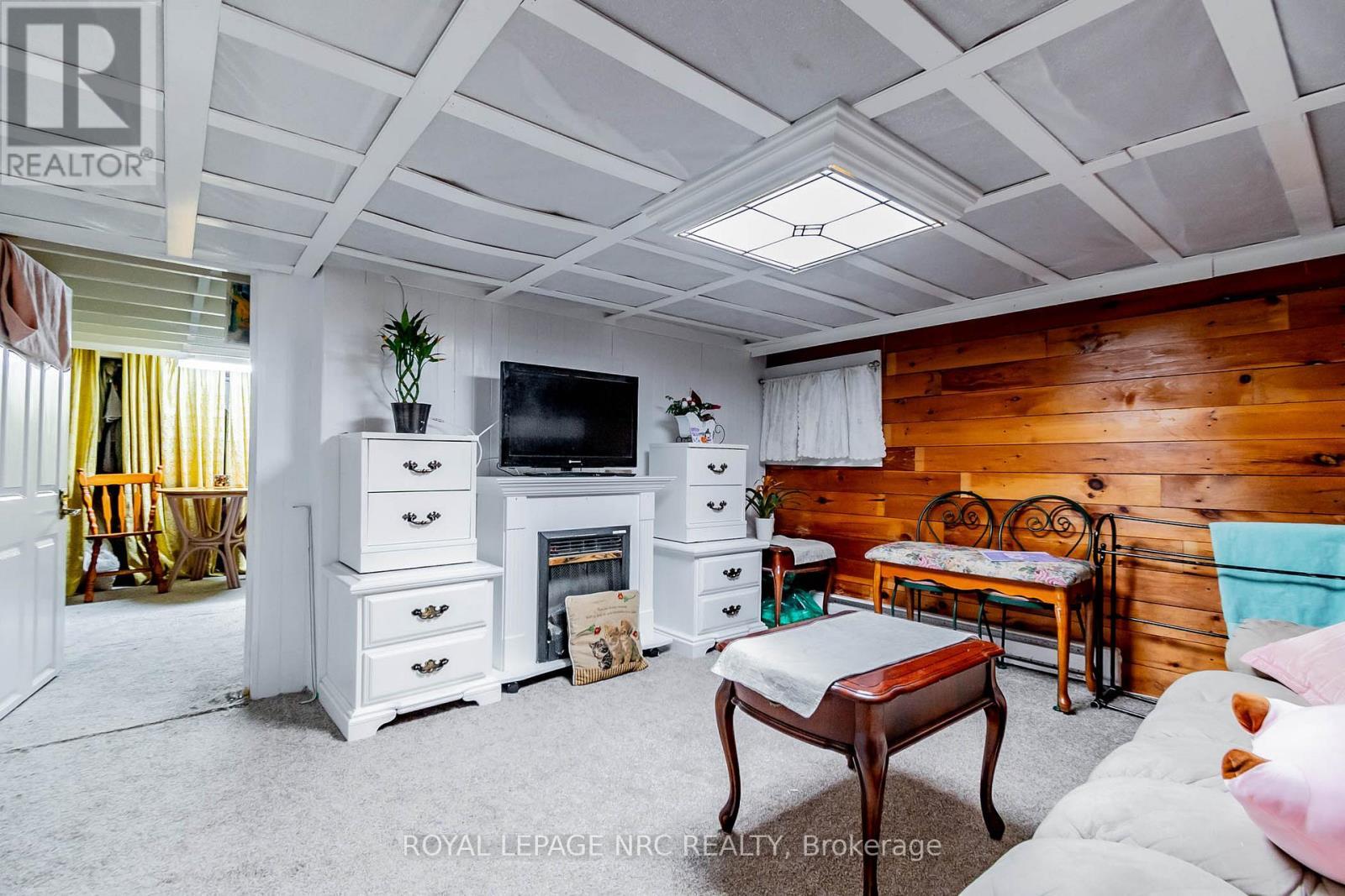 












6490 THOROLD STONE ROAD

,
Niagara Falls (Morrison),




Ontario
L2J1B3

