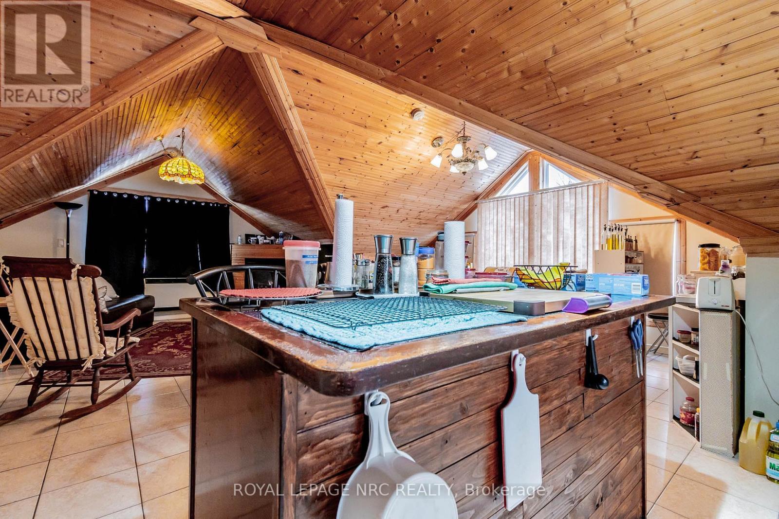 












6490 THOROLD STONE ROAD

,
Niagara Falls (Morrison),




Ontario
L2J1B3

