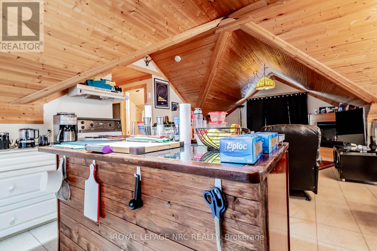 












6490 THOROLD STONE ROAD

,
Niagara Falls (Morrison),




Ontario
L2J1B3

