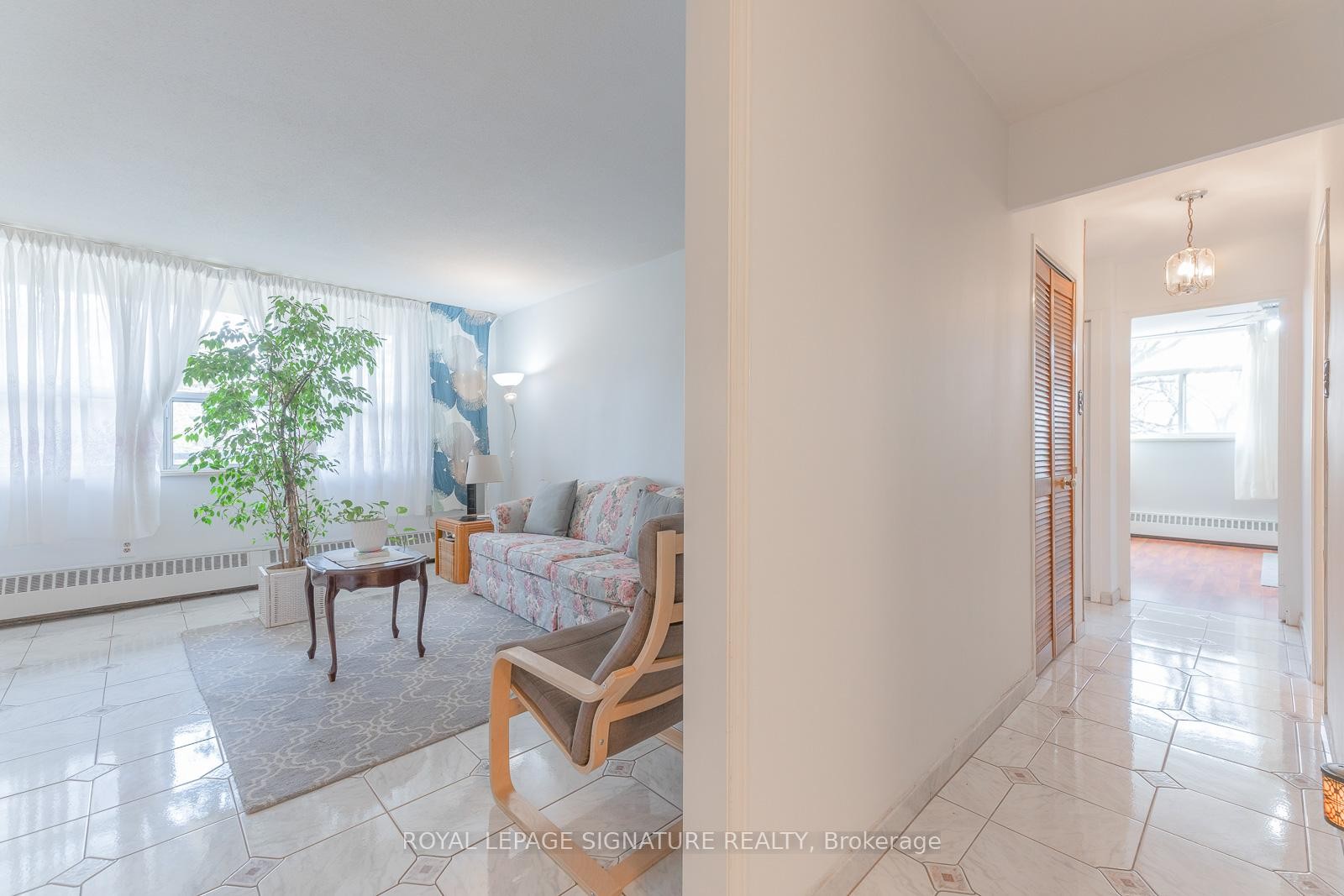 









5


Frith

Road, 209,
Toronto,




ON
M3N 2L5

