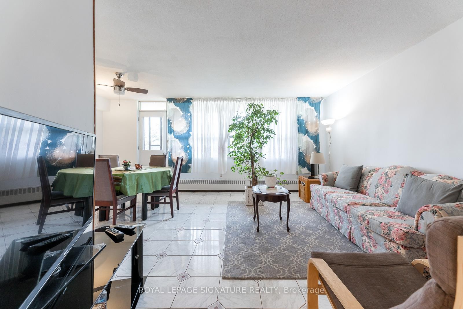 









5


Frith

Road, 209,
Toronto,




ON
M3N 2L5

