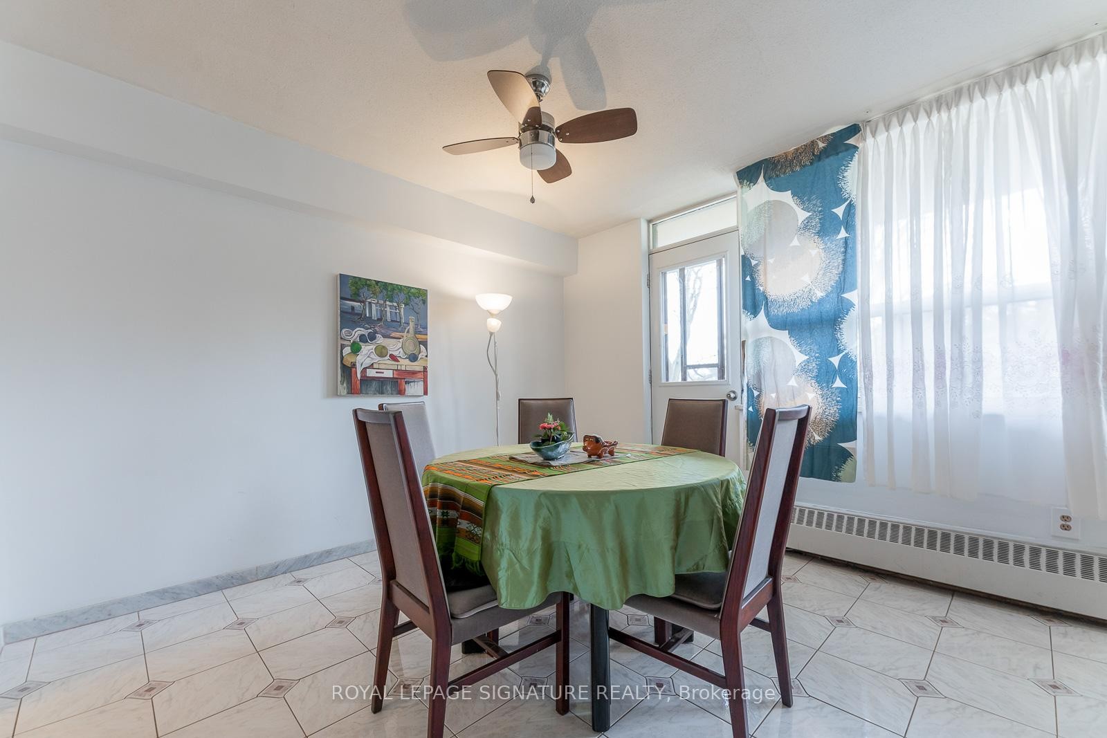 









5


Frith

Road, 209,
Toronto,




ON
M3N 2L5

