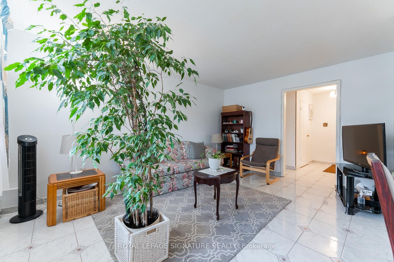 









5


Frith

Road, 209,
Toronto,




ON
M3N 2L5

