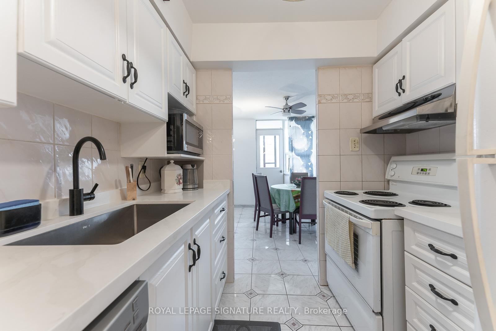 









5


Frith

Road, 209,
Toronto,




ON
M3N 2L5

