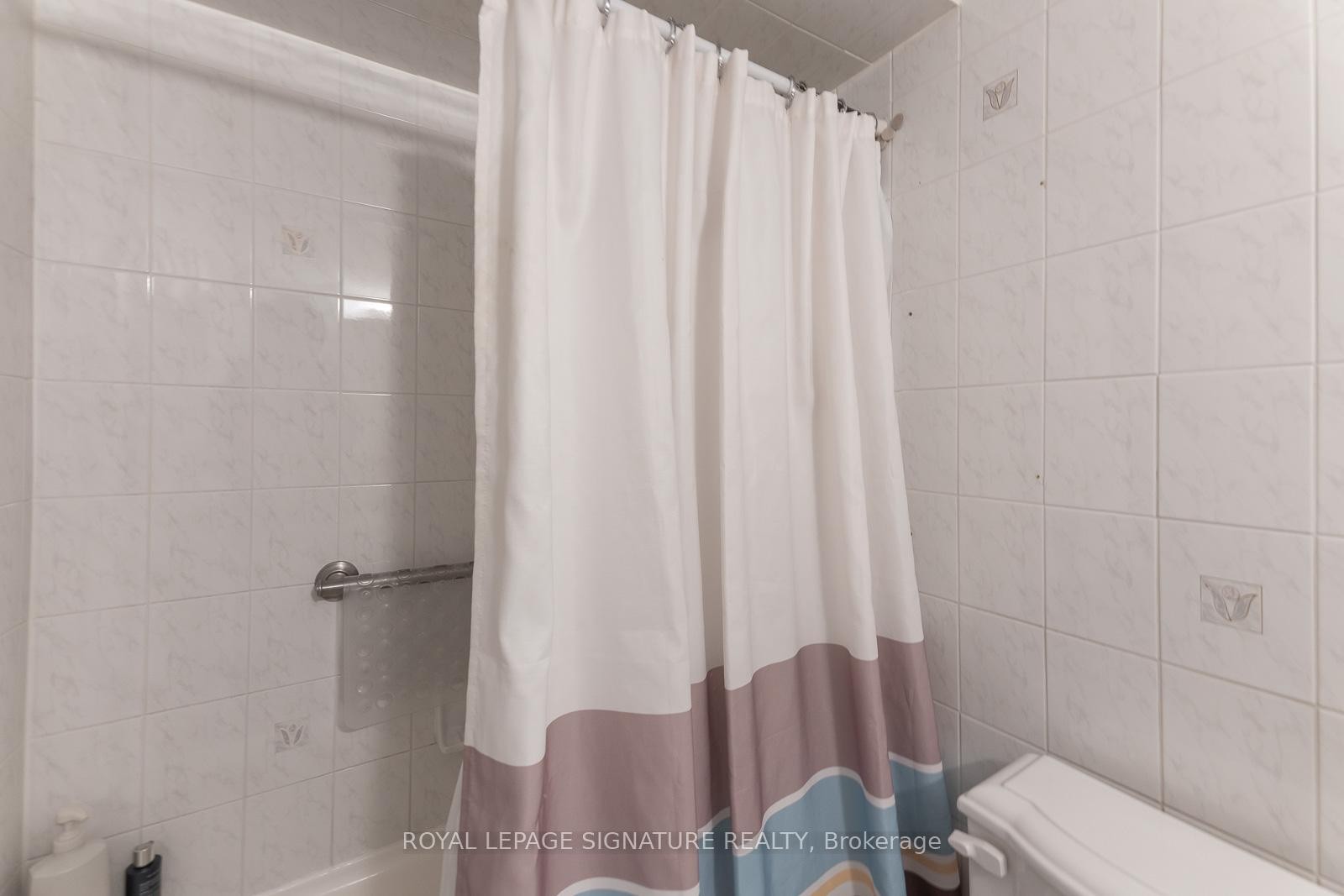 









5


Frith

Road, 209,
Toronto,




ON
M3N 2L5

