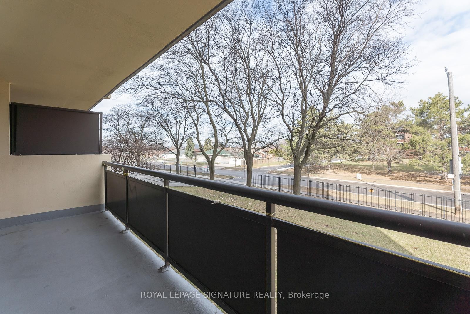 









5


Frith

Road, 209,
Toronto,




ON
M3N 2L5

