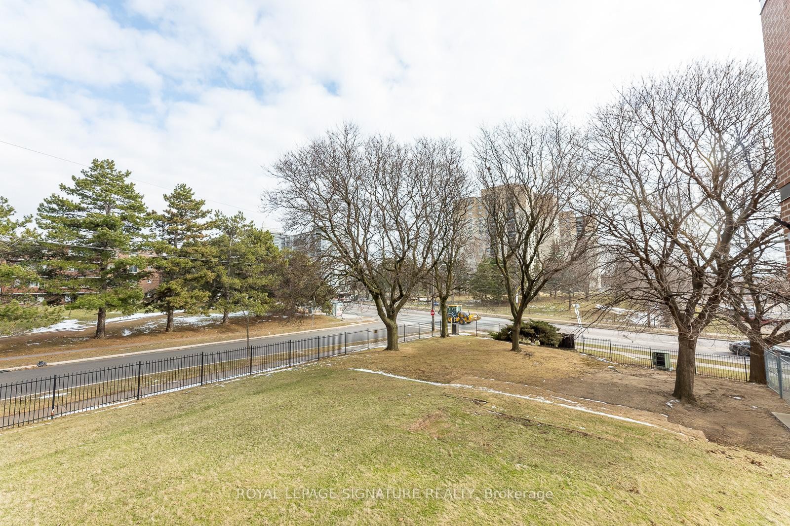 









5


Frith

Road, 209,
Toronto,




ON
M3N 2L5

