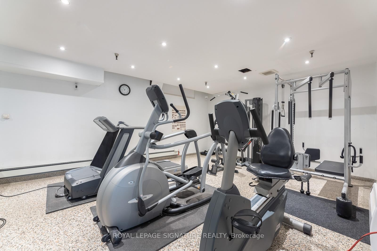 









5


Frith

Road, 209,
Toronto,




ON
M3N 2L5

