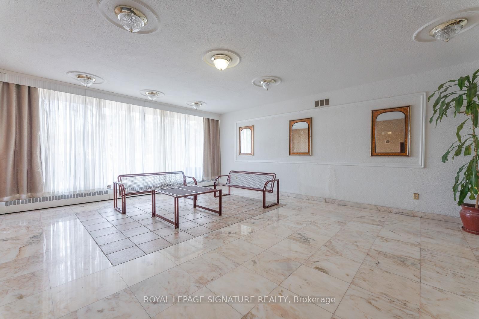 









5


Frith

Road, 209,
Toronto,




ON
M3N 2L5

