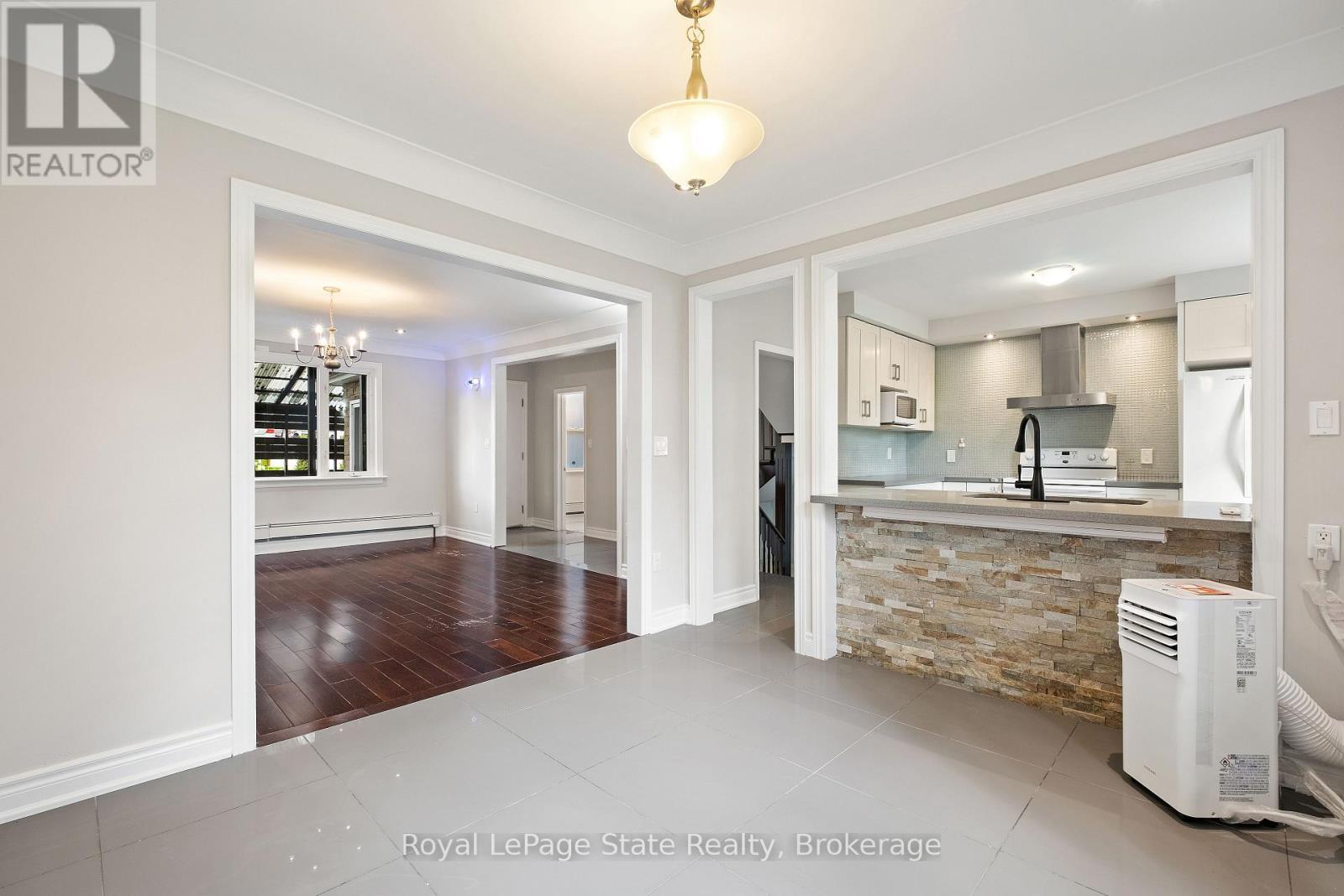 












69 HILLVIEW ROAD

,
St. Catharines (Western Hill),




Ontario
L2S1S8

