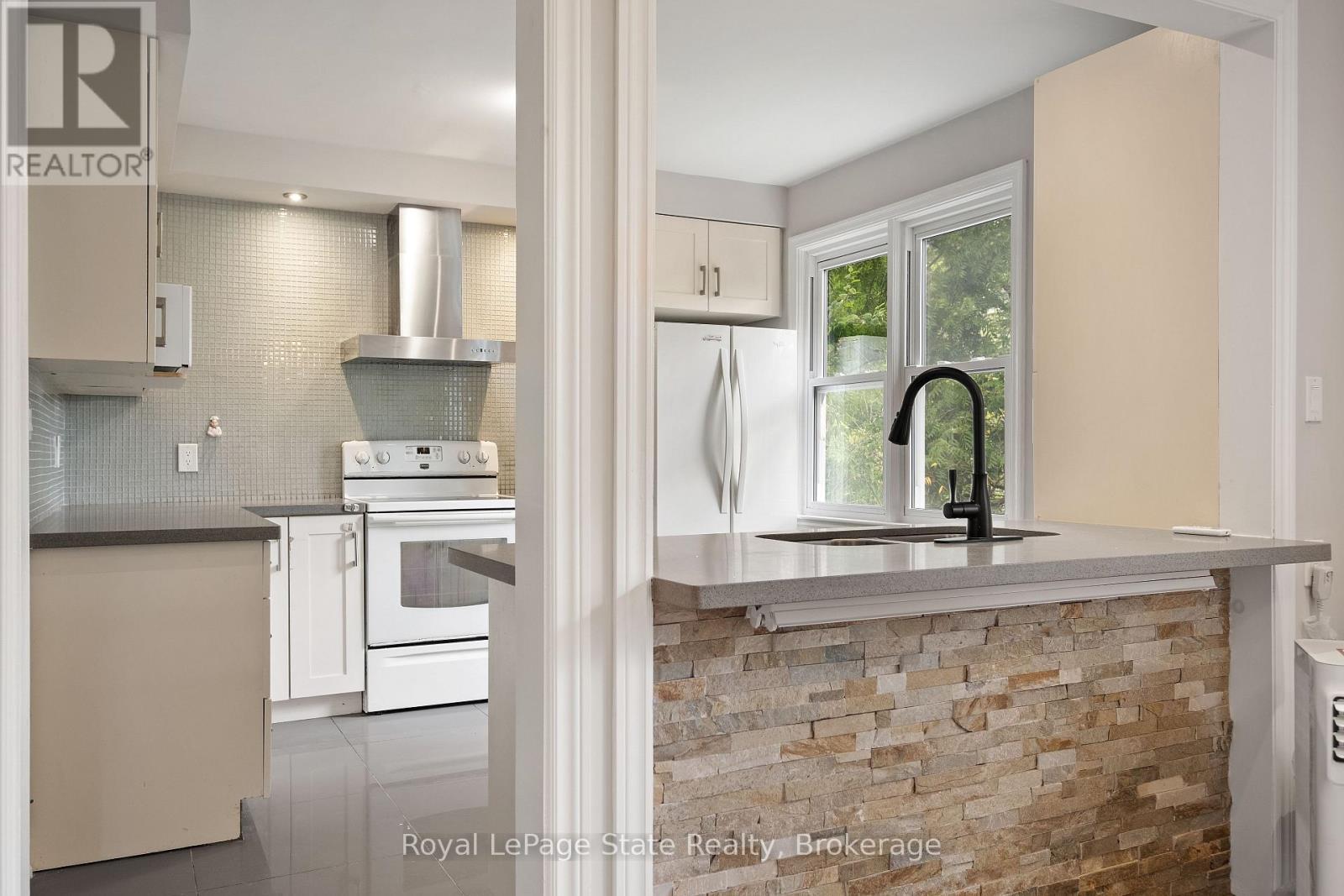 












69 HILLVIEW ROAD

,
St. Catharines (Western Hill),




Ontario
L2S1S8

