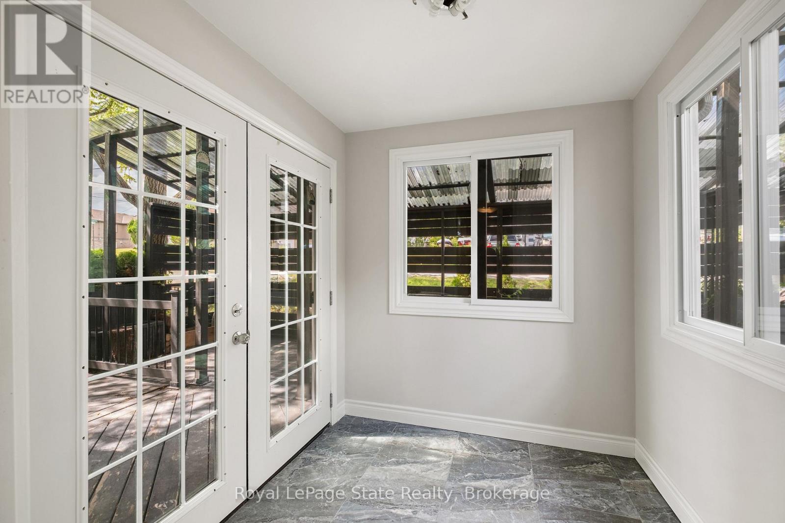 












69 HILLVIEW ROAD

,
St. Catharines (Western Hill),




Ontario
L2S1S8


