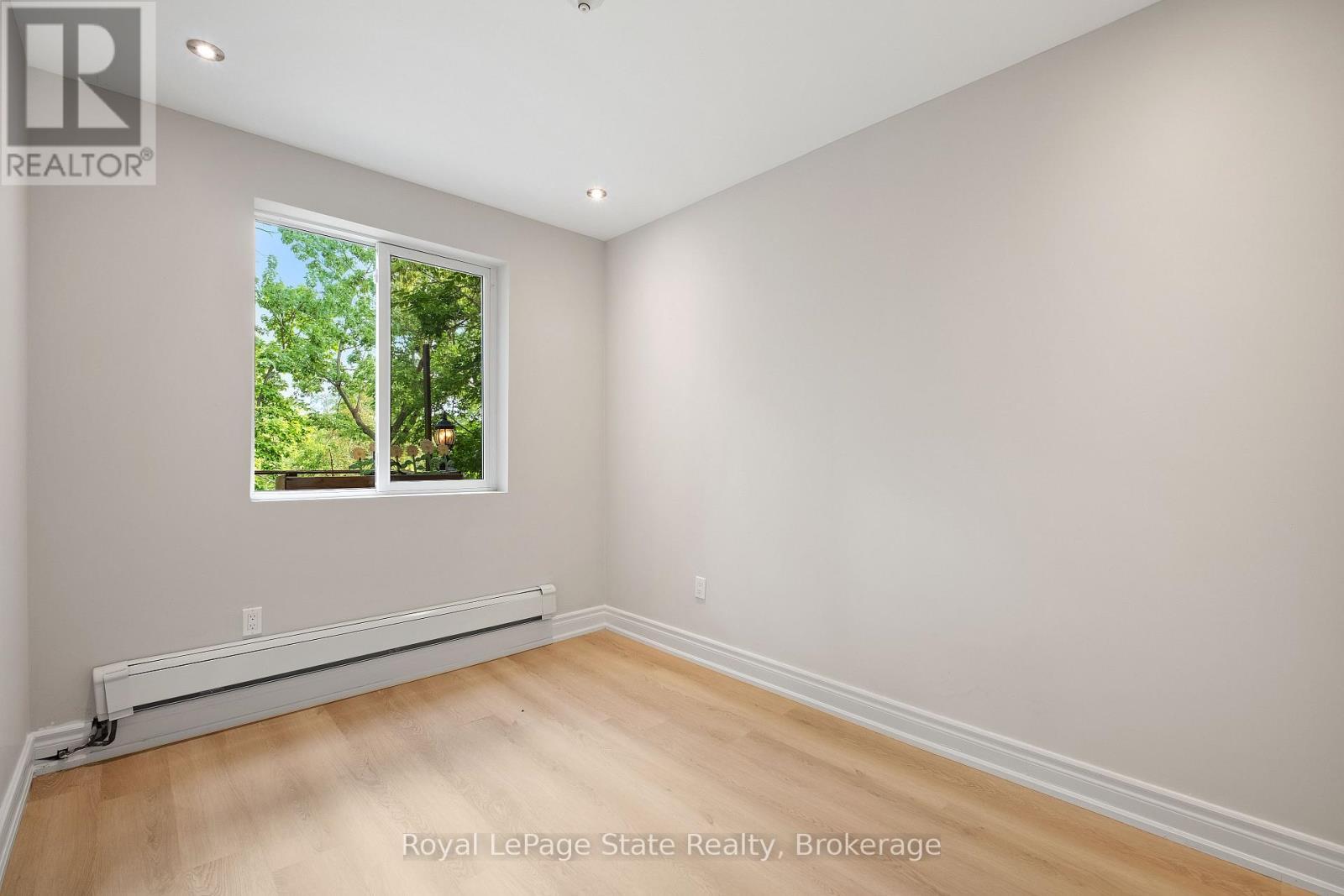 












69 HILLVIEW ROAD

,
St. Catharines (Western Hill),




Ontario
L2S1S8

