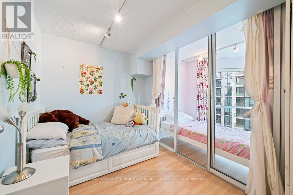 












2604 - 10 YONGE STREET

,
Toronto,




Ontario
M5E1R4

