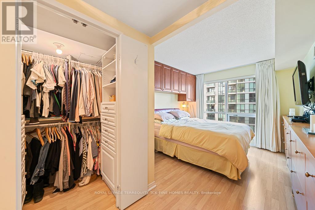 












2604 - 10 YONGE STREET

,
Toronto,




Ontario
M5E1R4

