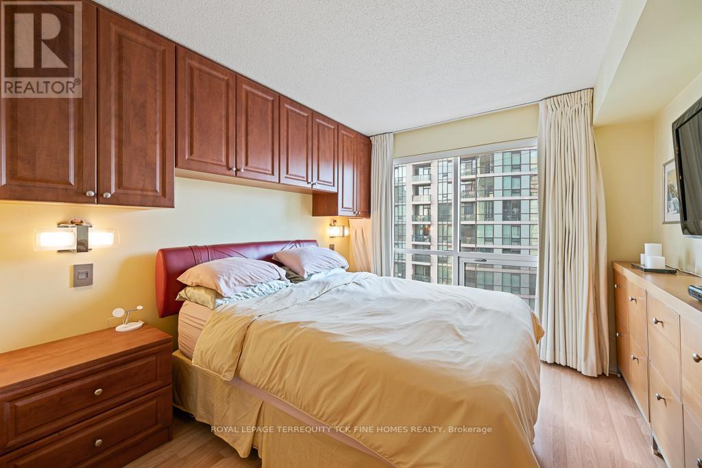 












2604 - 10 YONGE STREET

,
Toronto,




Ontario
M5E1R4

