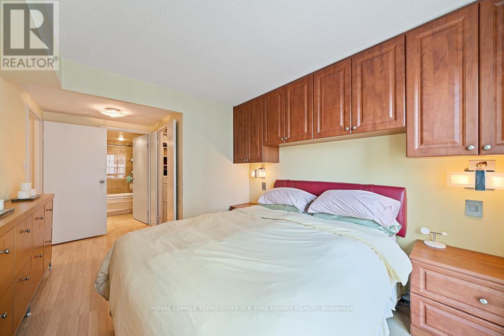 












2604 - 10 YONGE STREET

,
Toronto,




Ontario
M5E1R4

