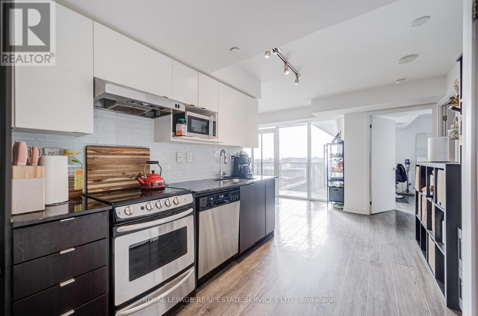 












901 - 160 FLEMINGTON ROAD

,
Toronto,




Ontario
M6A0A9

