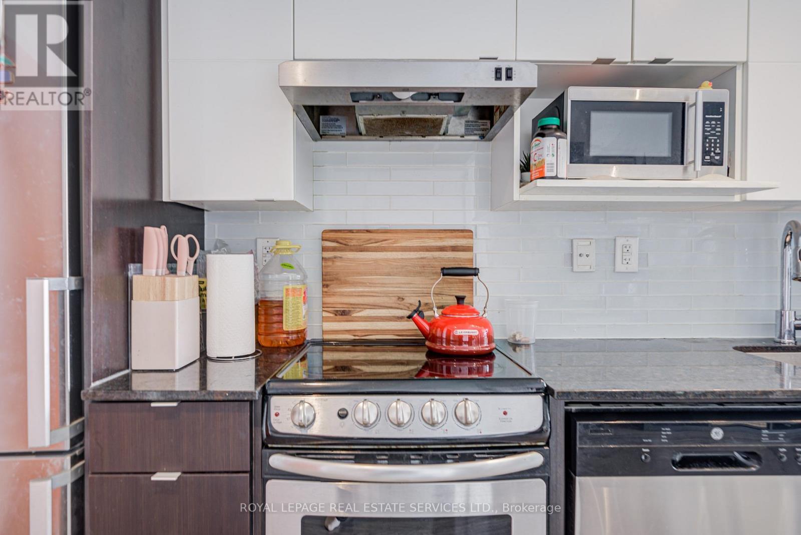 












901 - 160 FLEMINGTON ROAD

,
Toronto,




Ontario
M6A0A9


