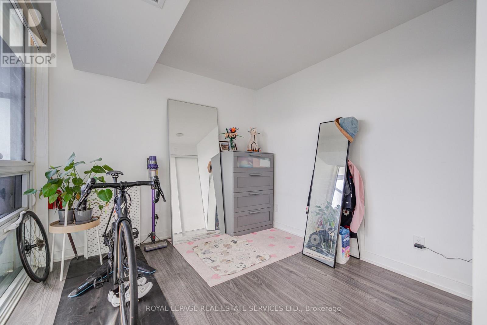 












901 - 160 FLEMINGTON ROAD

,
Toronto,




Ontario
M6A0A9

